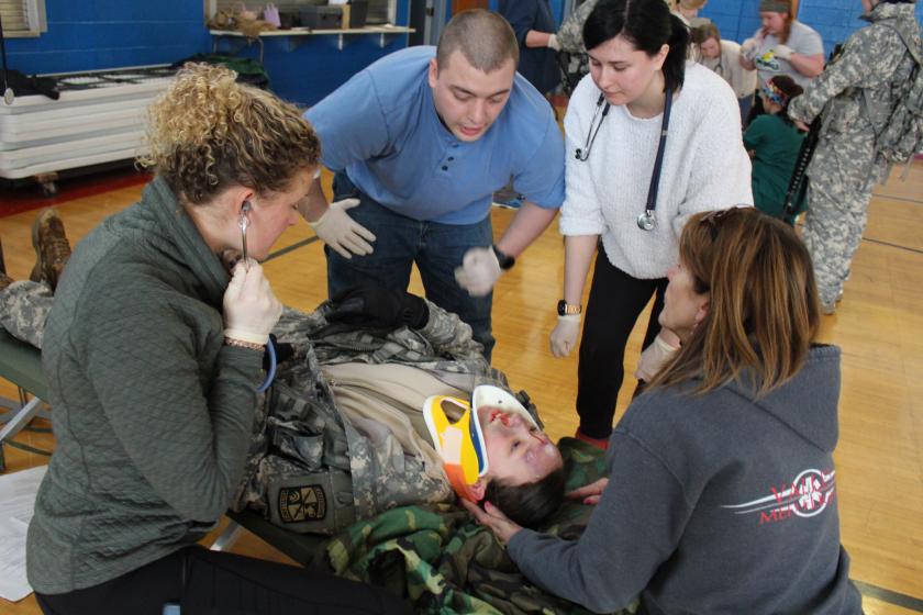 Nursing students respond to patient with a head injury.