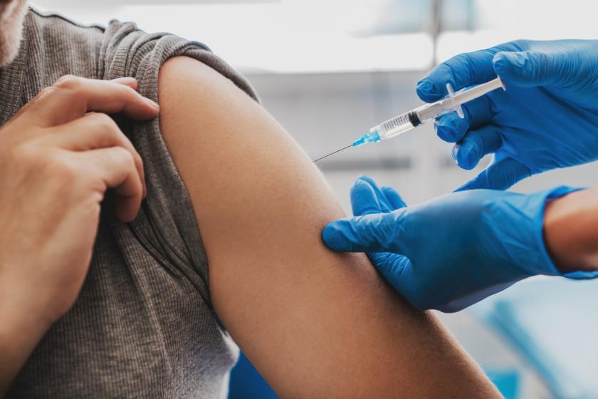 Flu vaccine (iStock photo)